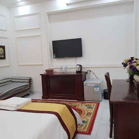 Kim Cuong - Hotel Near Tan Son Nhat Airport Хошимин Екстериор снимка