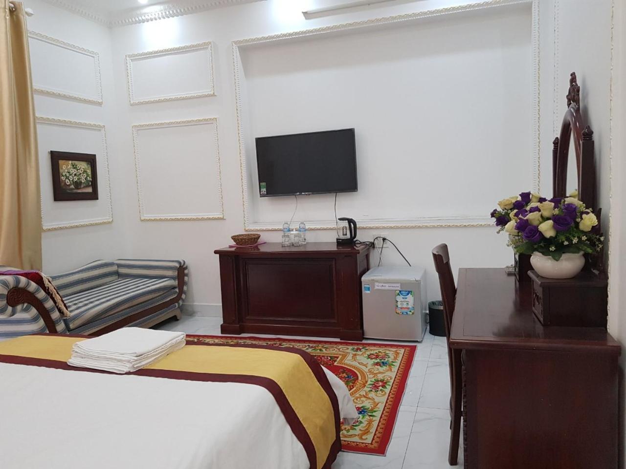 Kim Cuong - Hotel Near Tan Son Nhat Airport Хошимин Екстериор снимка
