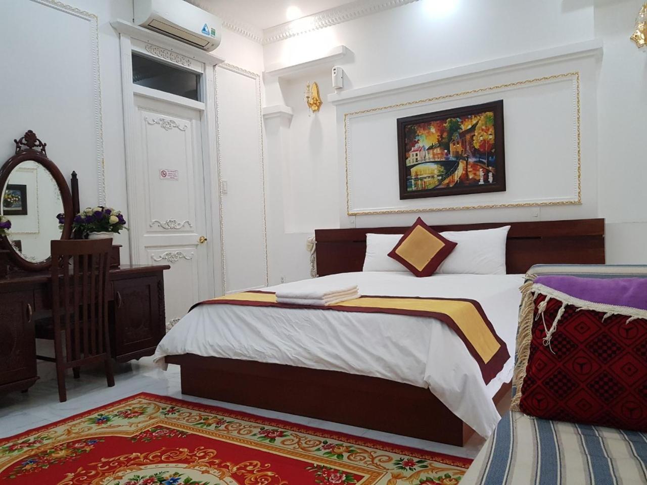 Kim Cuong - Hotel Near Tan Son Nhat Airport Хошимин Екстериор снимка